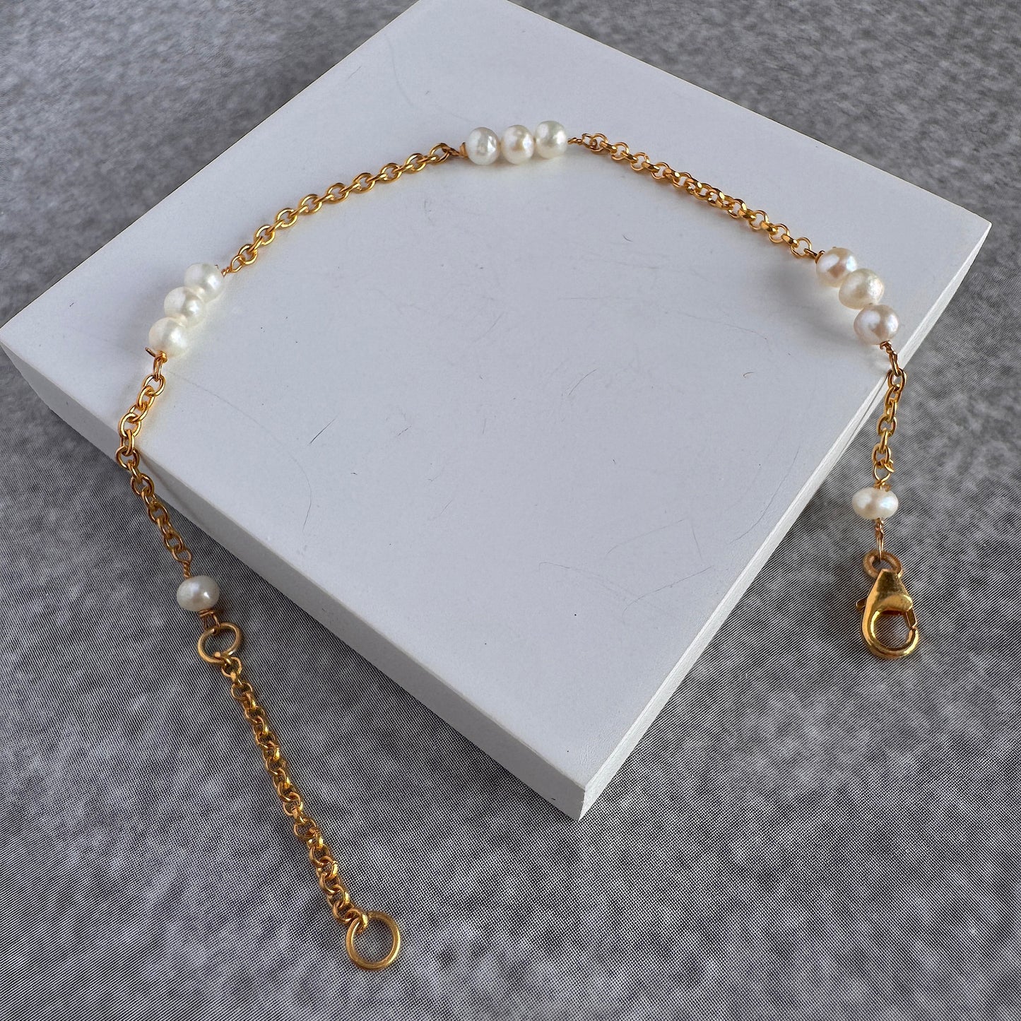 Small pearls bracelet